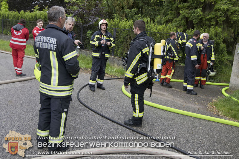 20250530_Garagenbrand - Feuerwehr verhindert Übergreifen auf Wohnräume Foto: Stefan Schneider BFK BADEN 20250530_Garagenbrand - Feuerwehr verhindert Übergreifen auf Wohnräume Foto: Stefan Schneider BFK BADEN