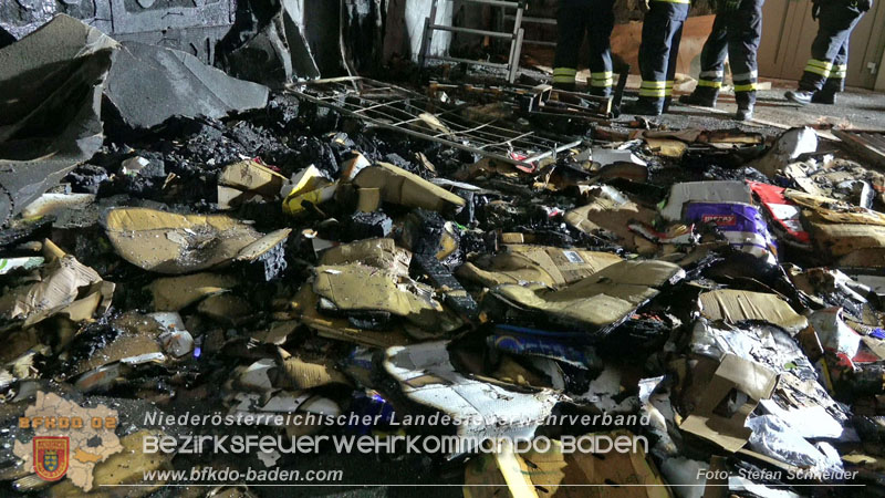 20250605_Nächtlicher Brand beim ARKADIA Traiskirchen Foto: Stefan Schneider BFKDO BADEN 20250605_Nächtlicher Brand beim ARKADIA Traiskirchen Foto: Stefan Schneider BFKDO BADEN