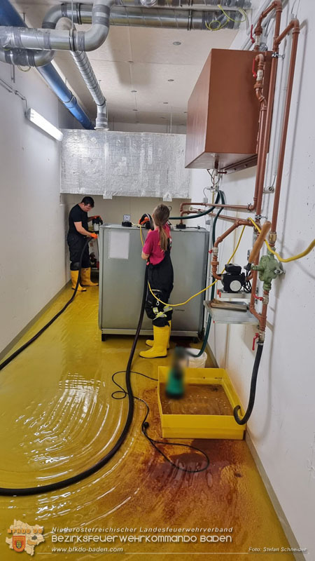 20250613_Feuerwehreinsatz wegen Gebrechen in Tankanlage für ein Notstromaggregat Foto: Stefan Schneider BFKDO BADEN 20250613_Feuerwehreinsatz wegen Gebrechen in Tankanlage für ein Notstromaggregat Foto: Stefan Schneider BFKDO BADEN