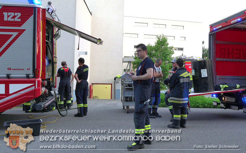 20250613_Feuerwehreinsatz wegen Gebrechen in Tankanlage für ein Notstromaggregat Foto: Stefan Schneider BFKDO BADEN 20250613_Feuerwehreinsatz wegen Gebrechen in Tankanlage für ein Notstromaggregat Foto: Stefan Schneider BFKDO BADEN