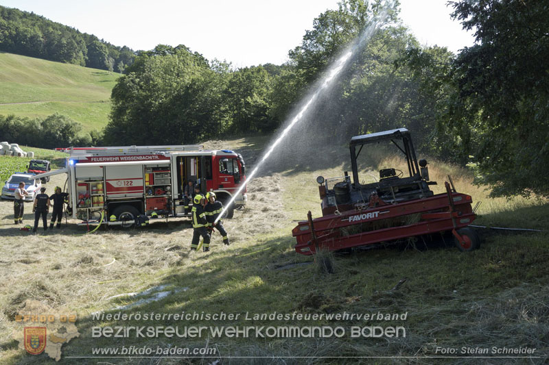 20250701_Landmaschinenbrand bei Heuarbeiten in Reintal bei Weissenbach/Triesting   Foto: Stefan Schneider BFKDO BADEN