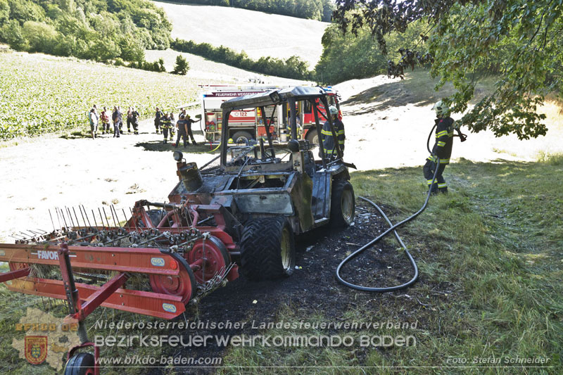 20250701_Landmaschinenbrand bei Heuarbeiten in Reintal bei Weissenbach/Triesting   Foto: Stefan Schneider BFKDO BADEN