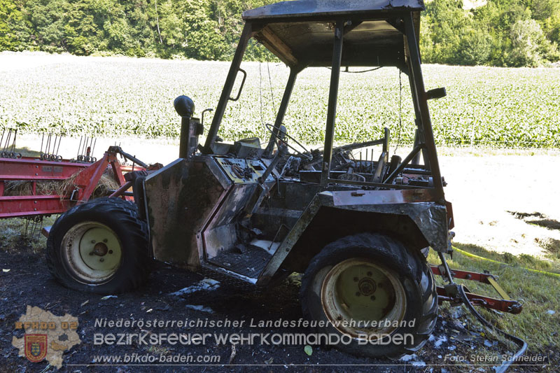 20250701_Landmaschinenbrand bei Heuarbeiten in Reintal bei Weissenbach/Triesting Foto: Stefan Schneider BFKDO BADEN
