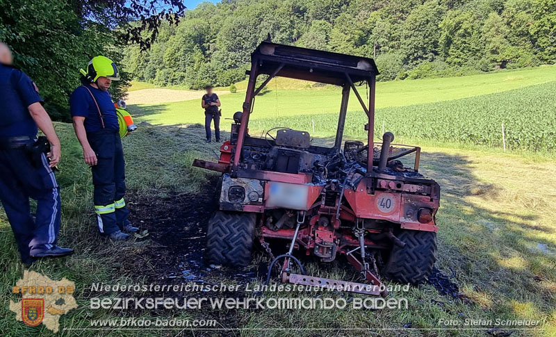20250701_Landmaschinenbrand bei Heuarbeiten in Reintal bei Weissenbach/Triesting Foto: Stefan Schneider BFKDO BADEN