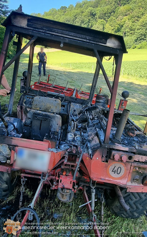 20250701_Landmaschinenbrand bei Heuarbeiten in Reintal bei Weissenbach/Triesting Foto: Stefan Schneider BFKDO BADEN