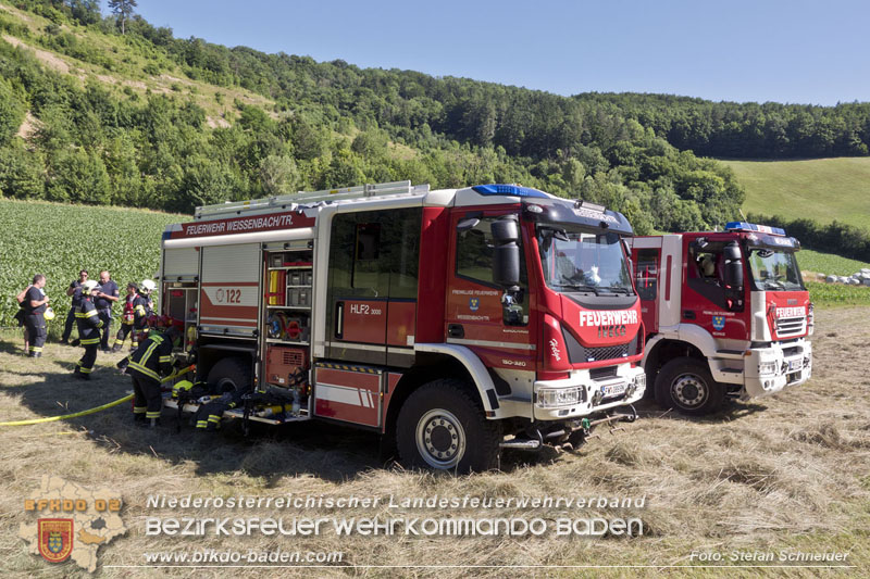 20250701_Landmaschinenbrand bei Heuarbeiten in Reintal bei Weissenbach/Triesting Foto: Stefan Schneider BFKDO BADEN