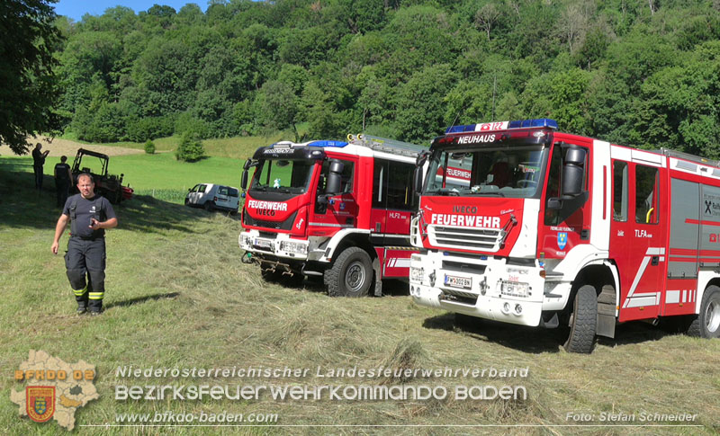 20250701_Landmaschinenbrand bei Heuarbeiten in Reintal bei Weissenbach/Triesting Foto: Stefan Schneider BFKDO BADEN