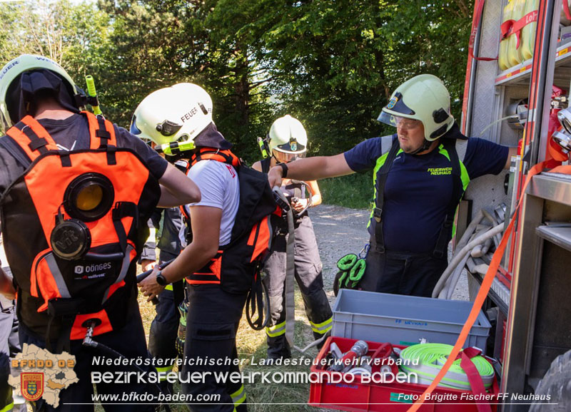 20250701_Brand auf einer Wiese direkt neben Waldgebiet in Schwarzensee  Foto: Brigitte Fischer FF Neuhaus
