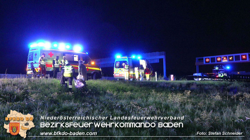 20250701_Nächtlicher Unfall auf der A2 beim Knoten Guntramsdorf  Foto: Stefan Schneider BFKDO BADEN