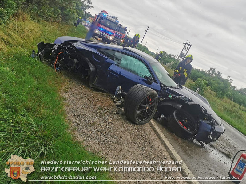 20250726_Sportwagen verunfallt auf der L157 bei Tattendorf Foto: Freiwillige Feuerwehr Tattendorf 20250726_Sportwagen verunfallt auf der L157 bei Tattendorf Foto: Freiwillige Feuerwehr Tattendorf