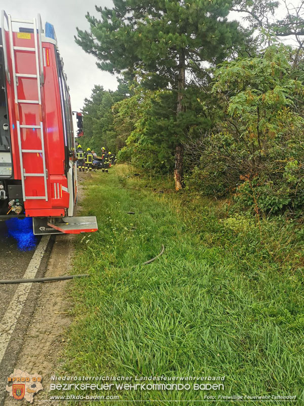 20250726_Sportwagen verunfallt auf der L157 bei Tattendorf Foto: Freiwillige Feuerwehr Tattendorf 20250726_Sportwagen verunfallt auf der L157 bei Tattendorf Foto: Freiwillige Feuerwehr Tattendorf