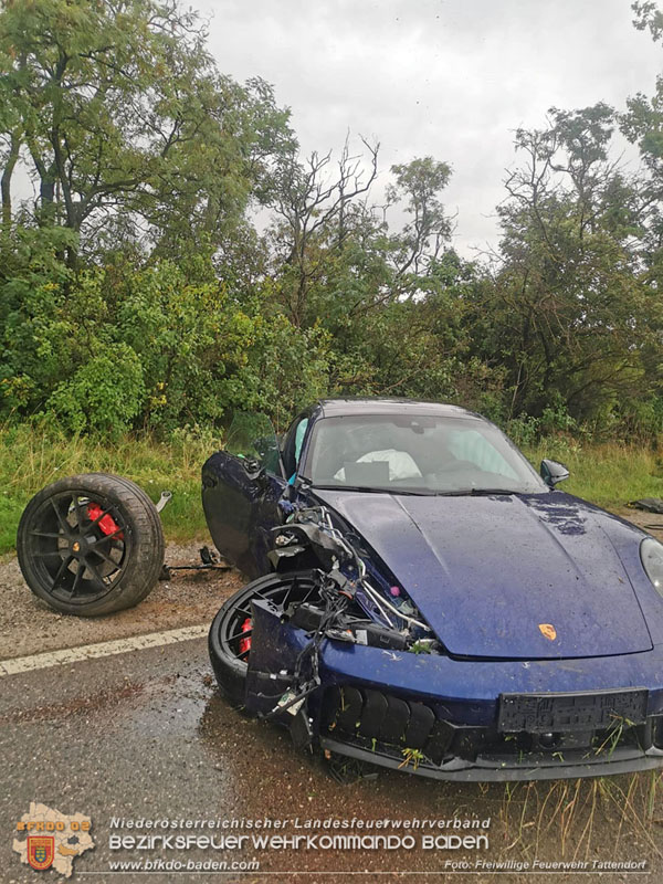 20250726_Sportwagen verunfallt auf der L157 bei Tattendorf Foto: Freiwillige Feuerwehr Tattendorf 20250726_Sportwagen verunfallt auf der L157 bei Tattendorf Foto: Freiwillige Feuerwehr Tattendorf