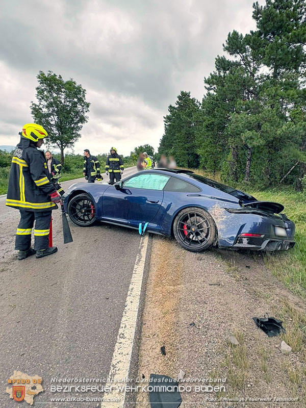 20250726_Sportwagen verunfallt auf der L157 bei Tattendorf Foto: Freiwillige Feuerwehr Tattendorf 20250726_Sportwagen verunfallt auf der L157 bei Tattendorf Foto: Freiwillige Feuerwehr Tattendorf