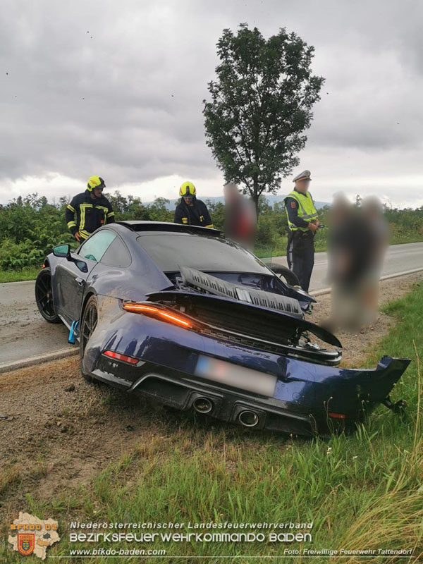 20250726_Sportwagen verunfallt auf der L157 bei Tattendorf Foto: Freiwillige Feuerwehr Tattendorf 20250726_Sportwagen verunfallt auf der L157 bei Tattendorf Foto: Freiwillige Feuerwehr Tattendorf
