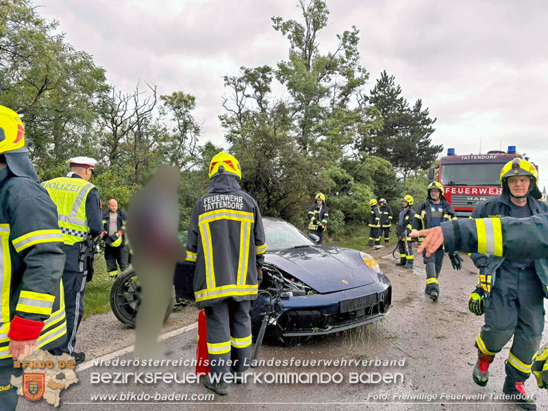 20250726_Sportwagen verunfallt auf der L157 bei Tattendorf Foto: Freiwillige Feuerwehr Tattendorf 20250726_Sportwagen verunfallt auf der L157 bei Tattendorf Foto: Freiwillige Feuerwehr Tattendorf