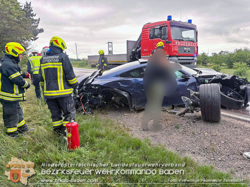 20250726_Sportwagen verunfallt auf der L157 bei Tattendorf Foto: Freiwillige Feuerwehr Tattendorf 20250726_Sportwagen verunfallt auf der L157 bei Tattendorf Foto: Freiwillige Feuerwehr Tattendorf