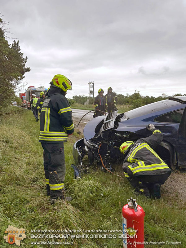 20250726_Sportwagen verunfallt auf der L157 bei Tattendorf Foto: Freiwillige Feuerwehr Tattendorf 20250726_Sportwagen verunfallt auf der L157 bei Tattendorf Foto: Freiwillige Feuerwehr Tattendorf
