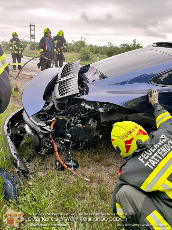 20250726_Sportwagen verunfallt auf der L157 bei Tattendorf Foto: Freiwillige Feuerwehr Tattendorf 20250726_Sportwagen verunfallt auf der L157 bei Tattendorf Foto: Freiwillige Feuerwehr Tattendorf