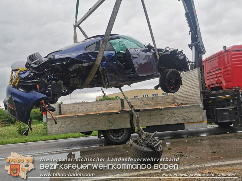 20250726_Sportwagen verunfallt auf der L157 bei Tattendorf Foto: Freiwillige Feuerwehr Tattendorf 20250726_Sportwagen verunfallt auf der L157 bei Tattendorf Foto: Freiwillige Feuerwehr Tattendorf