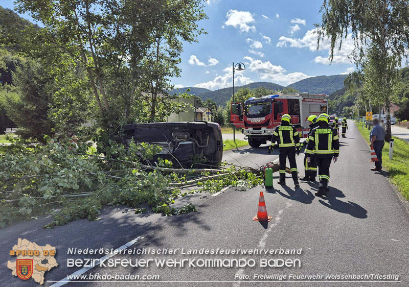 20250803_Schwerer Verkehrsunfall auf der B18 in Weissenbach a.d.Triesting  Foto: FF Weissenbach/Triesting