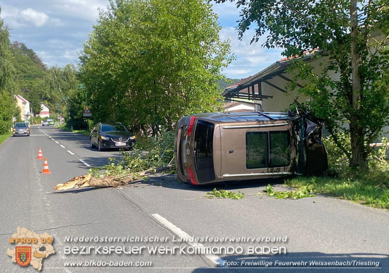 20250803_Schwerer Verkehrsunfall auf der B18 in Weissenbach a.d.Triesting  Foto: FF Weissenbach/Triesting