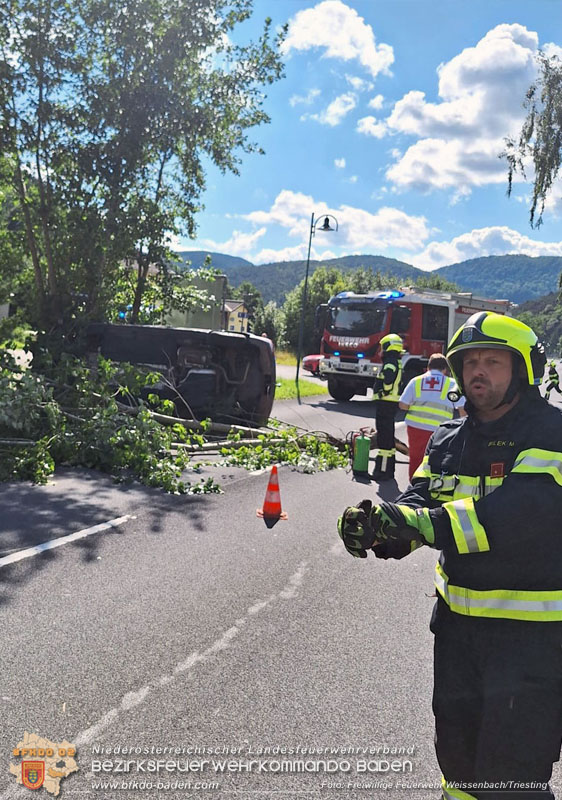 20250803_Schwerer Verkehrsunfall auf der B18 in Weissenbach a.d.Triesting Foto: FF Weissenbach/Triesting