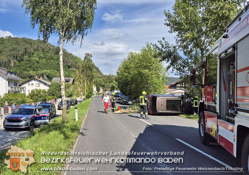 20250803_Schwerer Verkehrsunfall auf der B18 in Weissenbach a.d.Triesting Foto: FF Weissenbach/Triesting