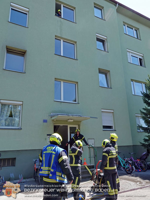 20250808_Alarmierter Brand in Kottingbrunner Wohnhausanlage  Foto: Stefan Schneider BFK BADEN