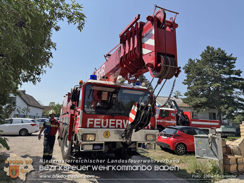 20250813_Kraneinsatz wegen festgefahrenen LKW-Sattelzug in Tribuswinkel  Foto: Stefan Schneider BFKDO BADEN