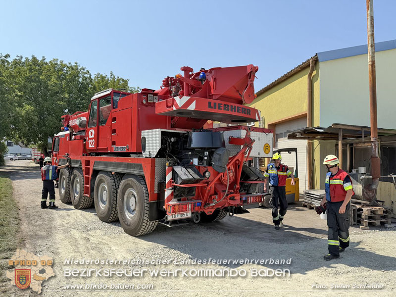 20250813_Kraneinsatz wegen festgefahrenen LKW-Sattelzug in Tribuswinkel  Foto: Stefan Schneider BFKDO BADEN