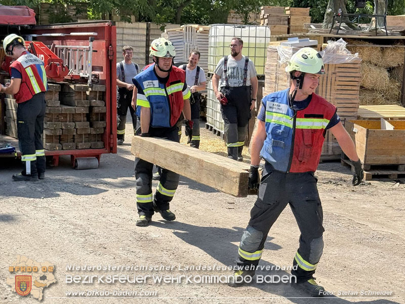 20250813_Kraneinsatz wegen festgefahrenen LKW-Sattelzug in Tribuswinkel  Foto: Stefan Schneider BFKDO BADEN