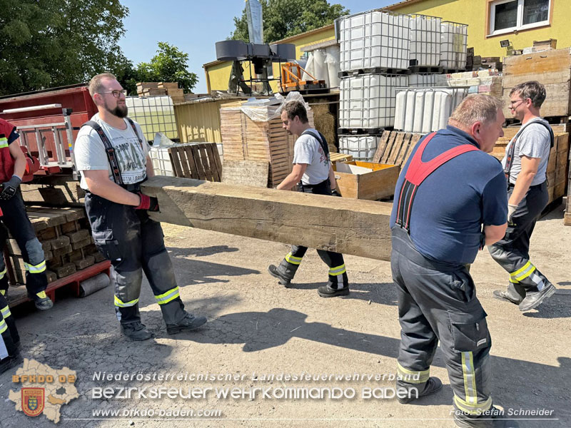 20250813_Kraneinsatz wegen festgefahrenen LKW-Sattelzug in Tribuswinkel  Foto: Stefan Schneider BFKDO BADEN