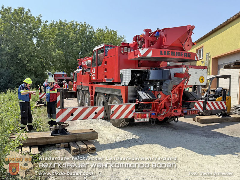 20250813_Kraneinsatz wegen festgefahrenen LKW-Sattelzug in Tribuswinkel  Foto: Stefan Schneider BFKDO BADEN