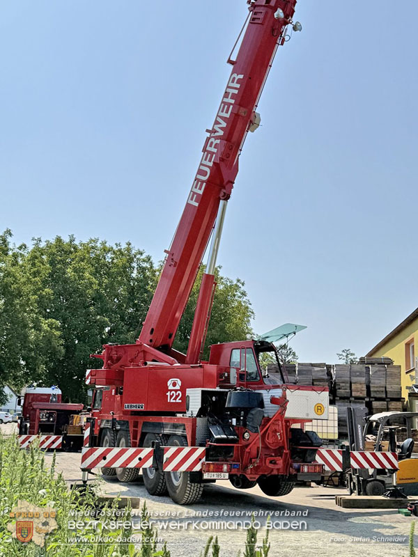 20250813_Kraneinsatz wegen festgefahrenen LKW-Sattelzug in Tribuswinkel  Foto: Stefan Schneider BFKDO BADEN