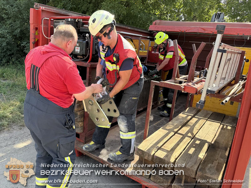 20250813_Kraneinsatz wegen festgefahrenen LKW-Sattelzug in Tribuswinkel  Foto: Stefan Schneider BFKDO BADEN