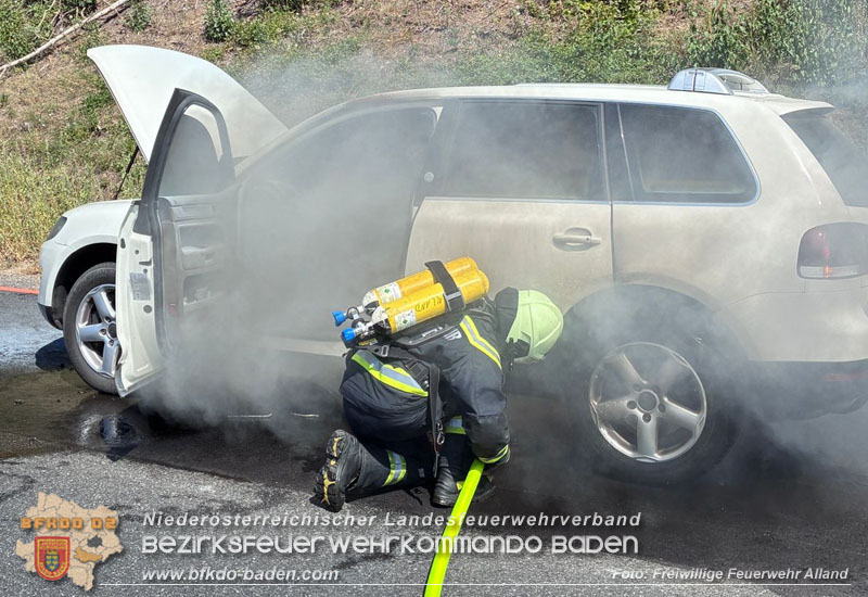 20250819_PKW Brand im Baustellenbereich auf der A21   Foto: Freiwillige Feuerwehr Alland