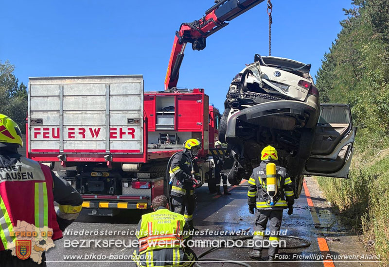 20250819_PKW Brand im Baustellenbereich auf der A21   Foto: Freiwillige Feuerwehr Alland