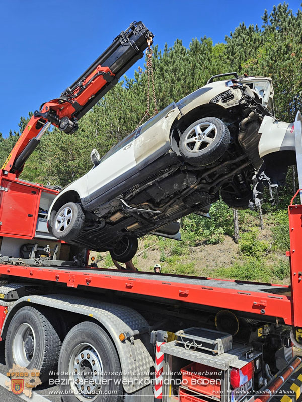 20250819_PKW Brand im Baustellenbereich auf der A21   Foto: Freiwillige Feuerwehr Alland