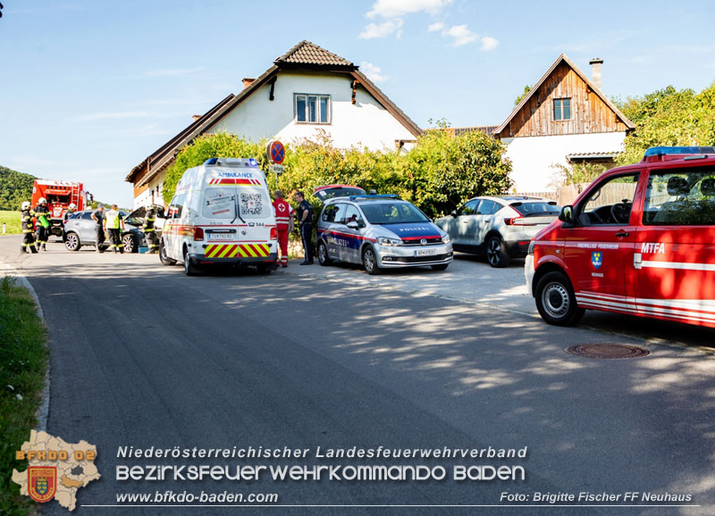 20250826_Fahrstunde endet in Hausmauer in Schwarzensee/Neuhaus   Foto: Brigitte Fischer FF Neuhaus
