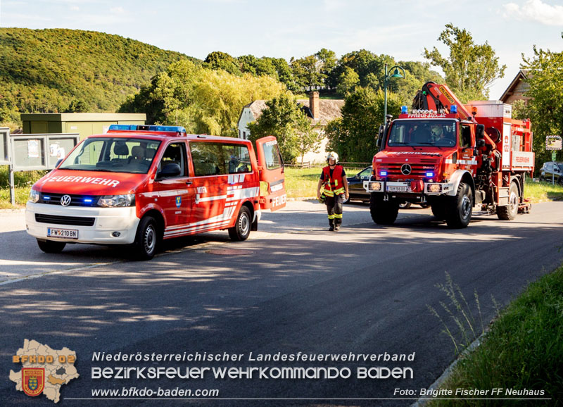 20250826_Fahrstunde endet in Hausmauer in Schwarzensee/Neuhaus   Foto: Brigitte Fischer FF Neuhaus