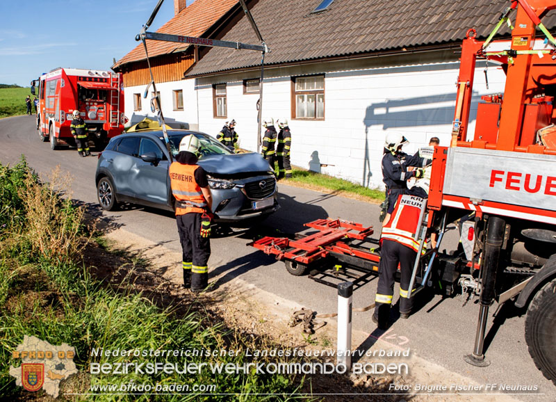 20250826_Fahrstunde endet in Hausmauer in Schwarzensee/Neuhaus   Foto: Brigitte Fischer FF Neuhaus