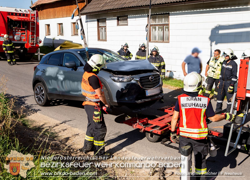 20250826_Fahrstunde endet in Hausmauer in Schwarzensee/Neuhaus   Foto: Brigitte Fischer FF Neuhaus