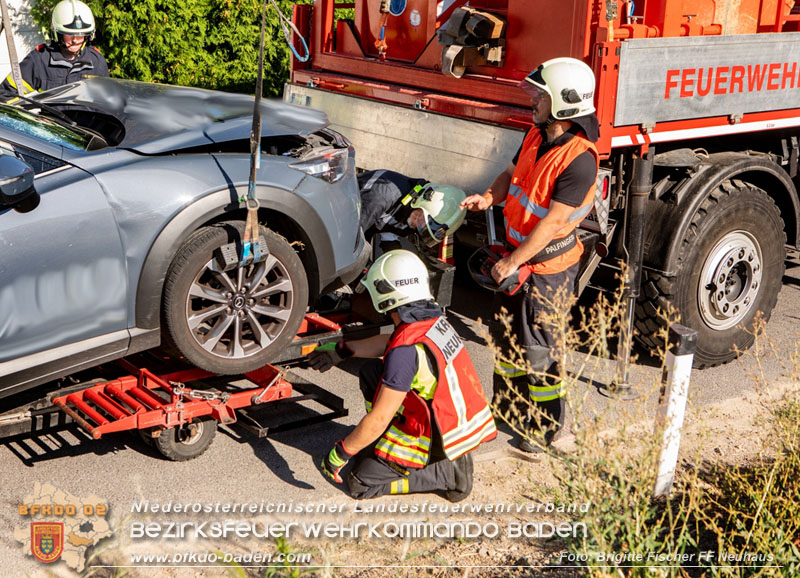 20250826_Fahrstunde endet in Hausmauer in Schwarzensee/Neuhaus   Foto: Brigitte Fischer FF Neuhaus