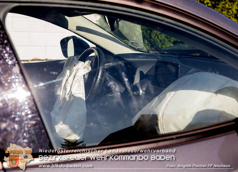 20250826_Fahrstunde endet in Hausmauer in Schwarzensee/Neuhaus   Foto: Brigitte Fischer FF Neuhaus