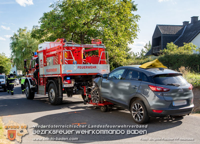 20250826_Fahrstunde endet in Hausmauer in Schwarzensee/Neuhaus   Foto: Brigitte Fischer FF Neuhaus