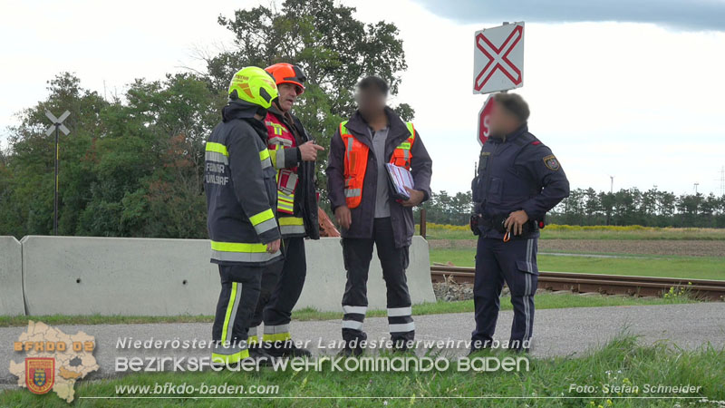 20250902_Pkw kollidiert mit Triebwagen der Aspangbahn in Günselsdorf Foto: Stefan Schneider BFKDO BADEN