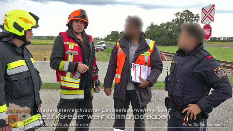 20250902_Pkw kollidiert mit Triebwagen der Aspangbahn in Günselsdorf Foto: Stefan Schneider BFKDO BADEN