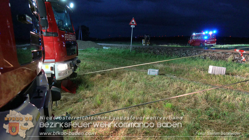20250902_Pkw kollidiert mit Triebwagen der Aspangbahn in Günselsdorf Foto: Stefan Schneider BFKDO BADEN