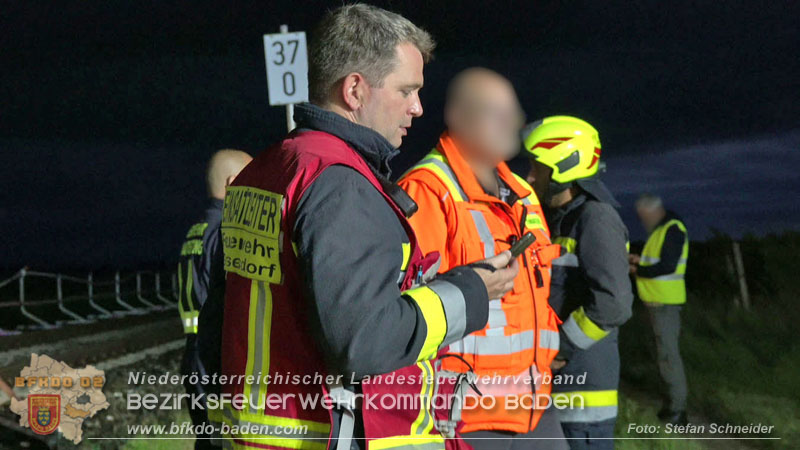 20250902_Pkw kollidiert mit Triebwagen der Aspangbahn in Günselsdorf Foto: Stefan Schneider BFKDO BADEN