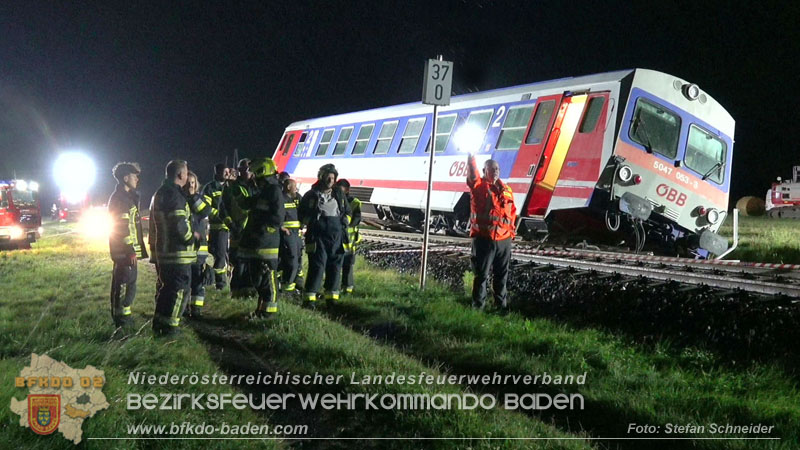 20250902_Pkw kollidiert mit Triebwagen der Aspangbahn in Günselsdorf Foto: Stefan Schneider BFKDO BADEN